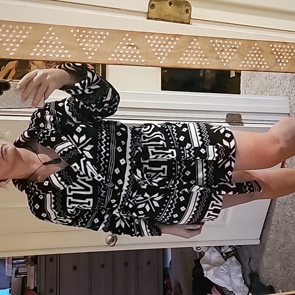 STUNNING VS PINK SNOWFLAKE CHRISTMAS ROBE - Picture 2 of 8